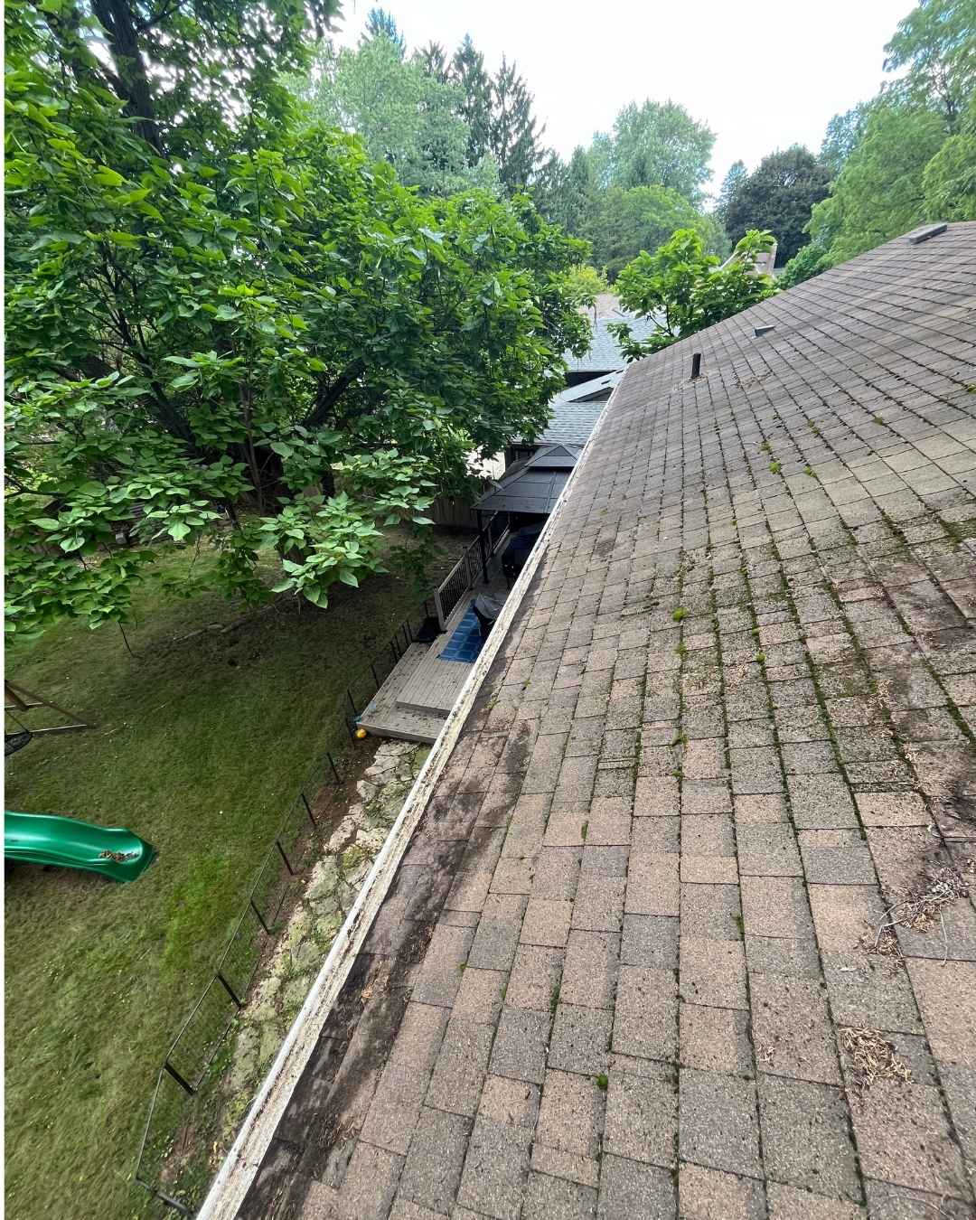 Clean gutter and clear downspout after cleaning in Hamilton